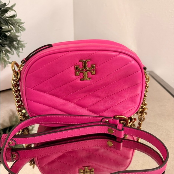 Tory Burch Handbags - Tory Burch Kira Chevron camera crossbody bag